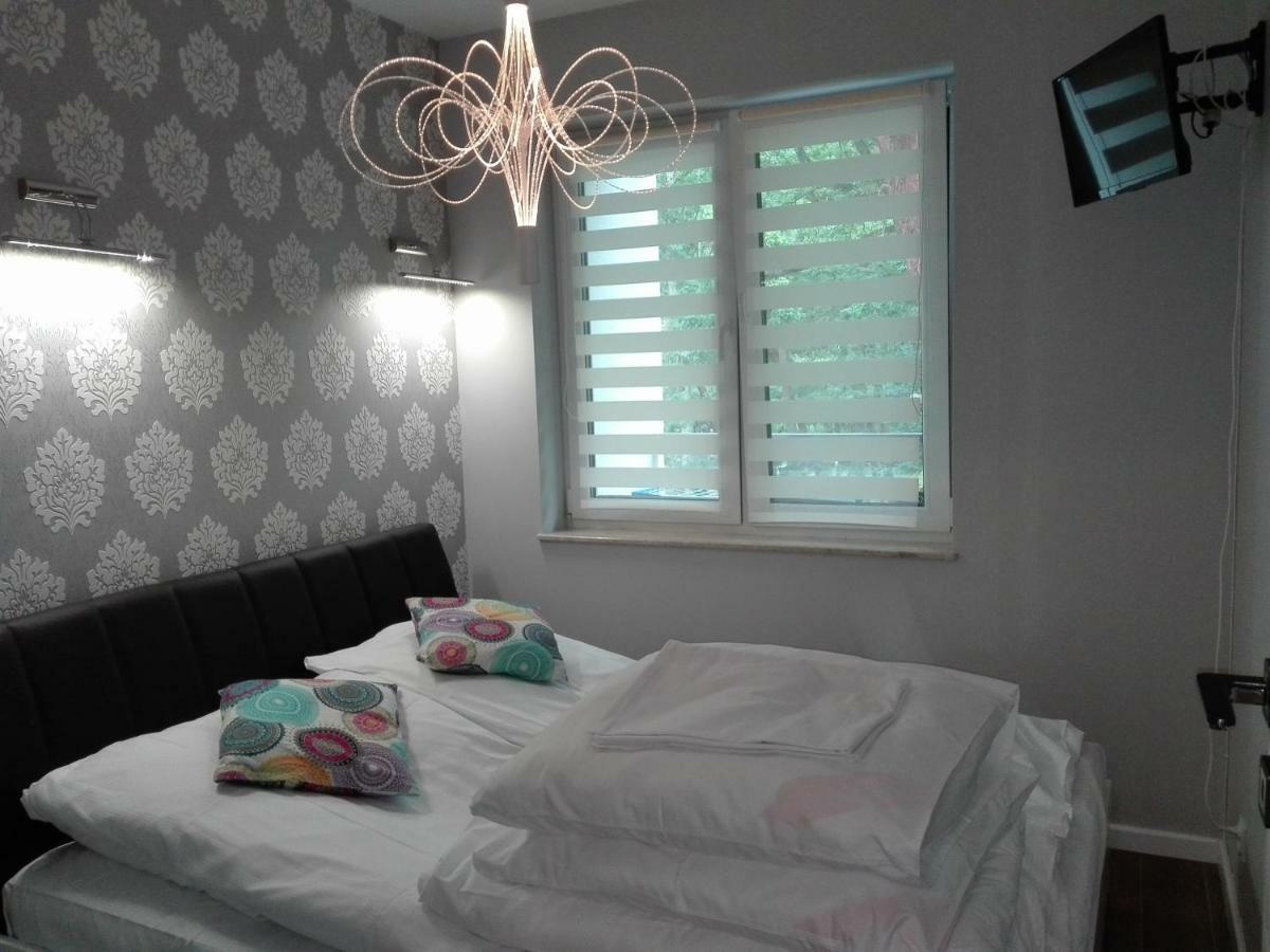 Apartament Dwie Sosny 尤斯托尼莫斯基 外观 照片